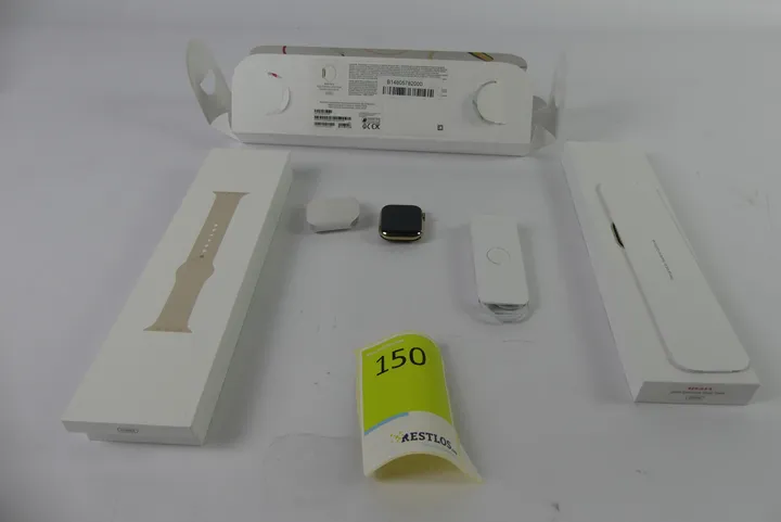 Apple Watch Series 8, 45mm, Gold Stainless Steel Case, Starlight Sport Band, Cellular Modellnummer: A2775